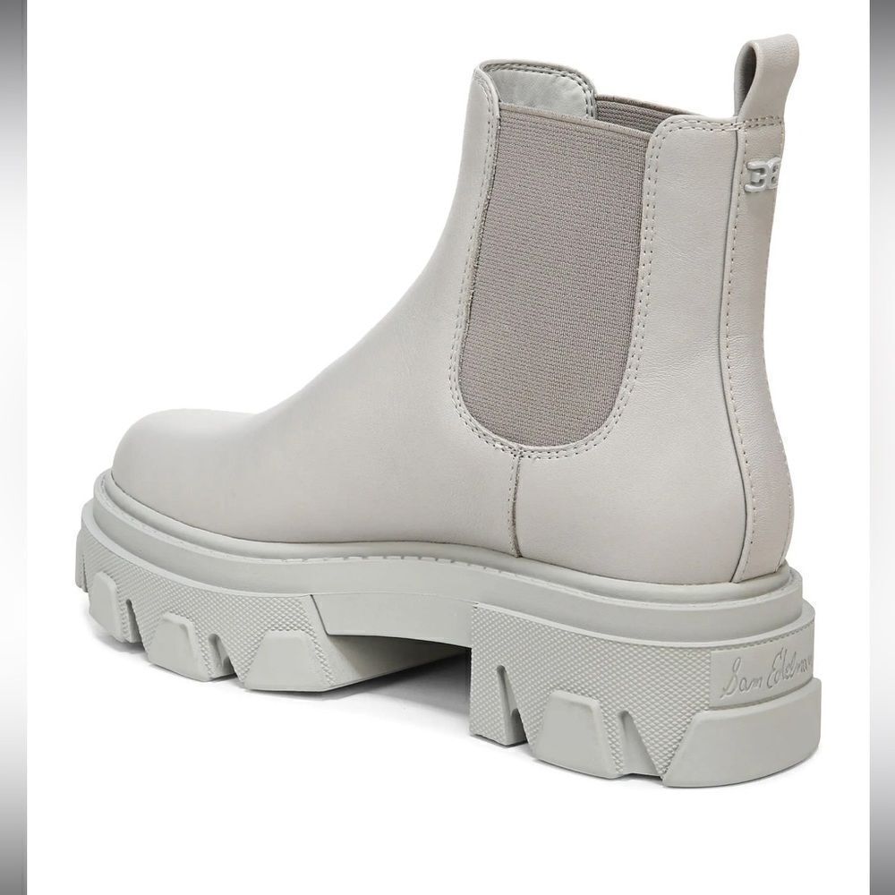 Daelyn Lug Sole Chelsea Boot - Picture 9 of 9